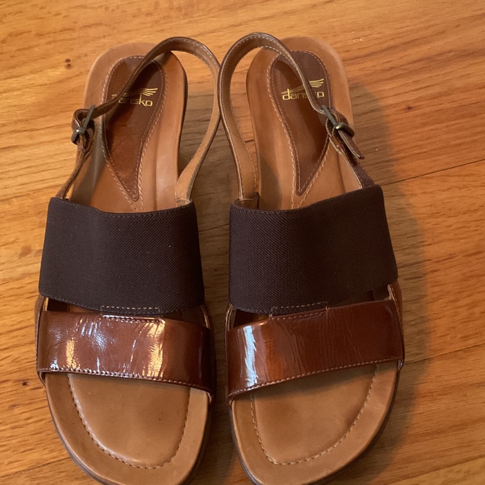 Dansko Women's Tan and Brown Sandals